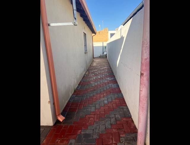 3 BEDROOM HOUSE FOR SALE IN CLAYVILLE